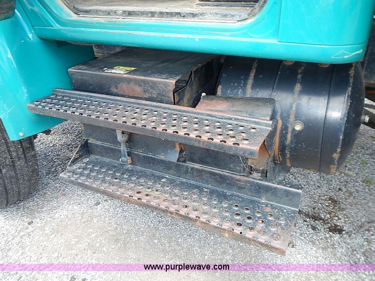 image for item J1225 2001 International 4900 dump truck