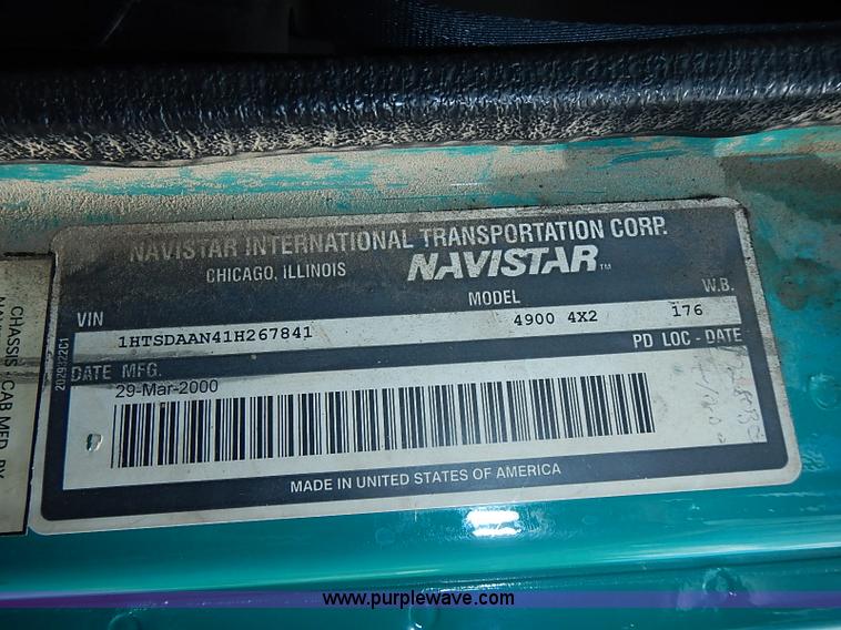 image for item J1225 2001 International 4900 dump truck