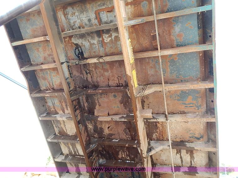 image for item J1225 2001 International 4900 dump truck