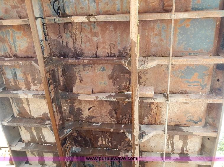 image for item J1225 2001 International 4900 dump truck