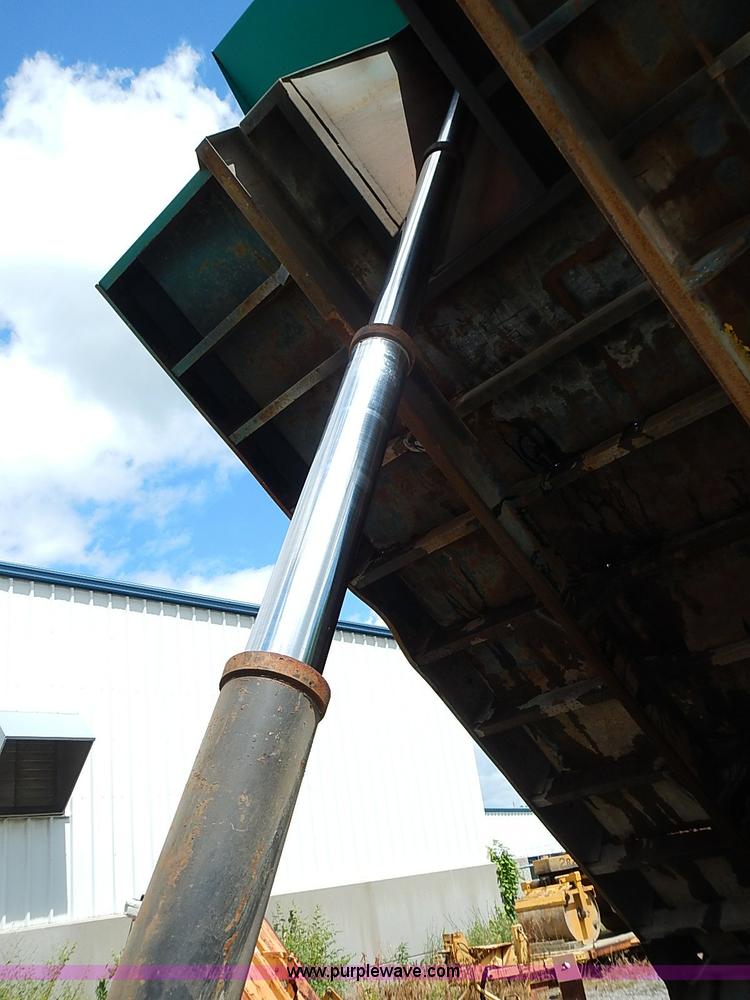 image for item J1225 2001 International 4900 dump truck