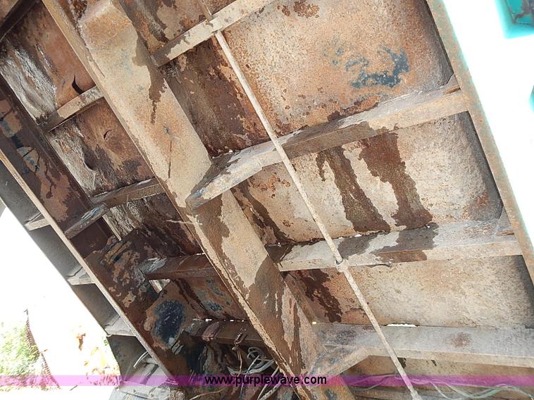 image for item J1225 2001 International 4900 dump truck