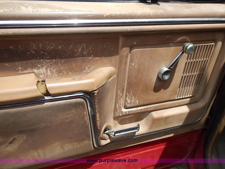 image for item J1230 1984 Ford F350 flatbed truck