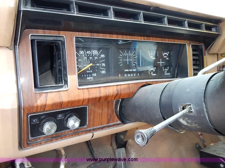 image for item J1230 1984 Ford F350 flatbed truck