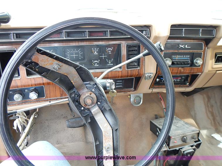 image for item J1230 1984 Ford F350 flatbed truck