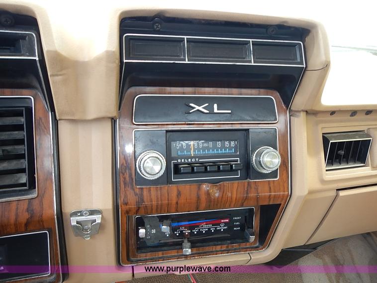 image for item J1230 1984 Ford F350 flatbed truck