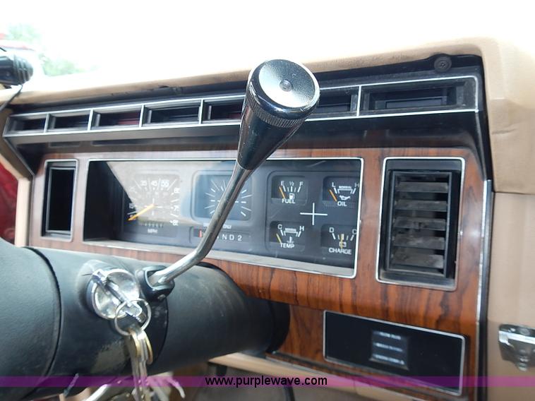 image for item J1230 1984 Ford F350 flatbed truck