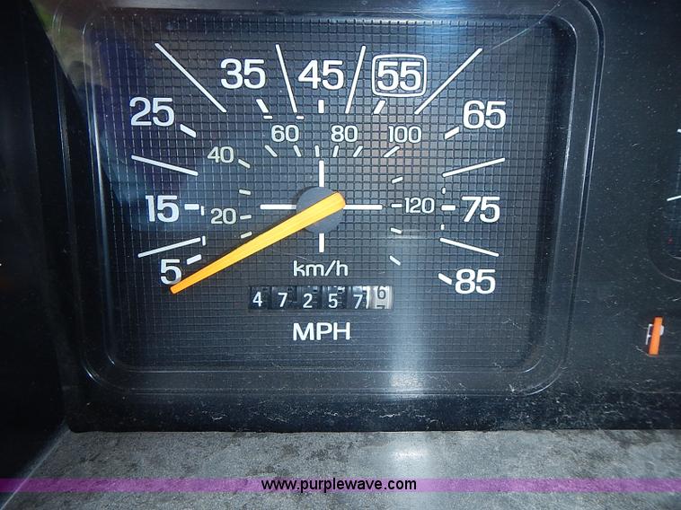 image for item J1230 1984 Ford F350 flatbed truck