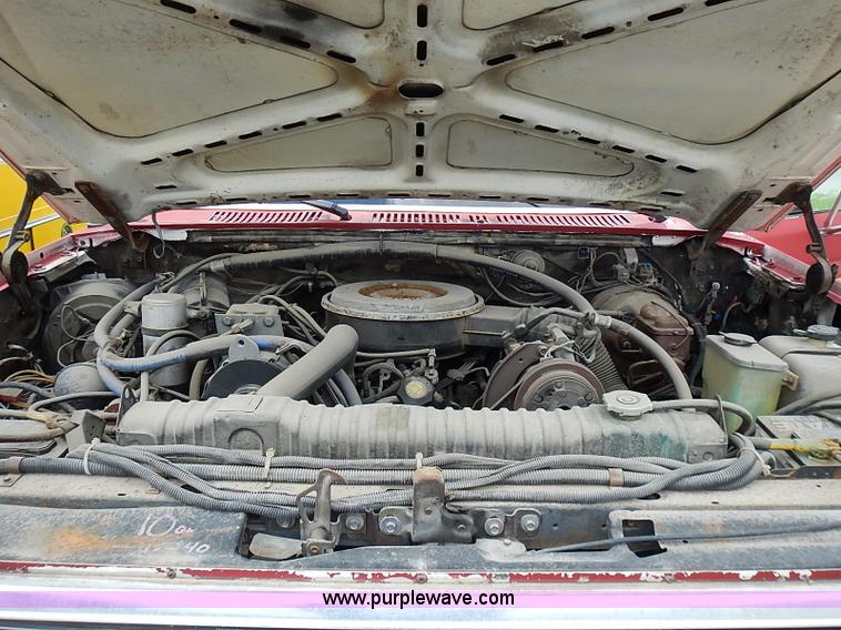 image for item J1230 1984 Ford F350 flatbed truck