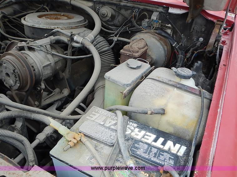 image for item J1230 1984 Ford F350 flatbed truck