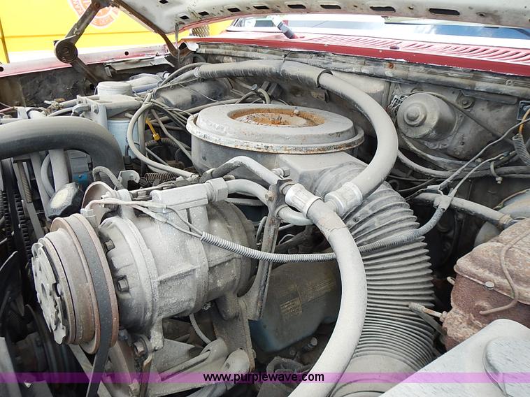 image for item J1230 1984 Ford F350 flatbed truck