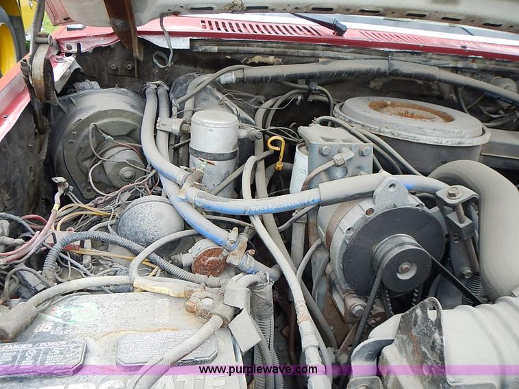 image for item J1230 1984 Ford F350 flatbed truck