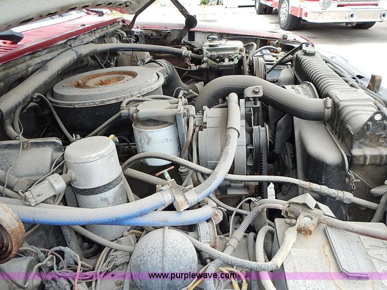 image for item J1230 1984 Ford F350 flatbed truck