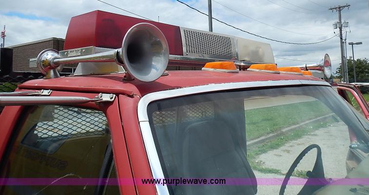 image for item J1230 1984 Ford F350 flatbed truck