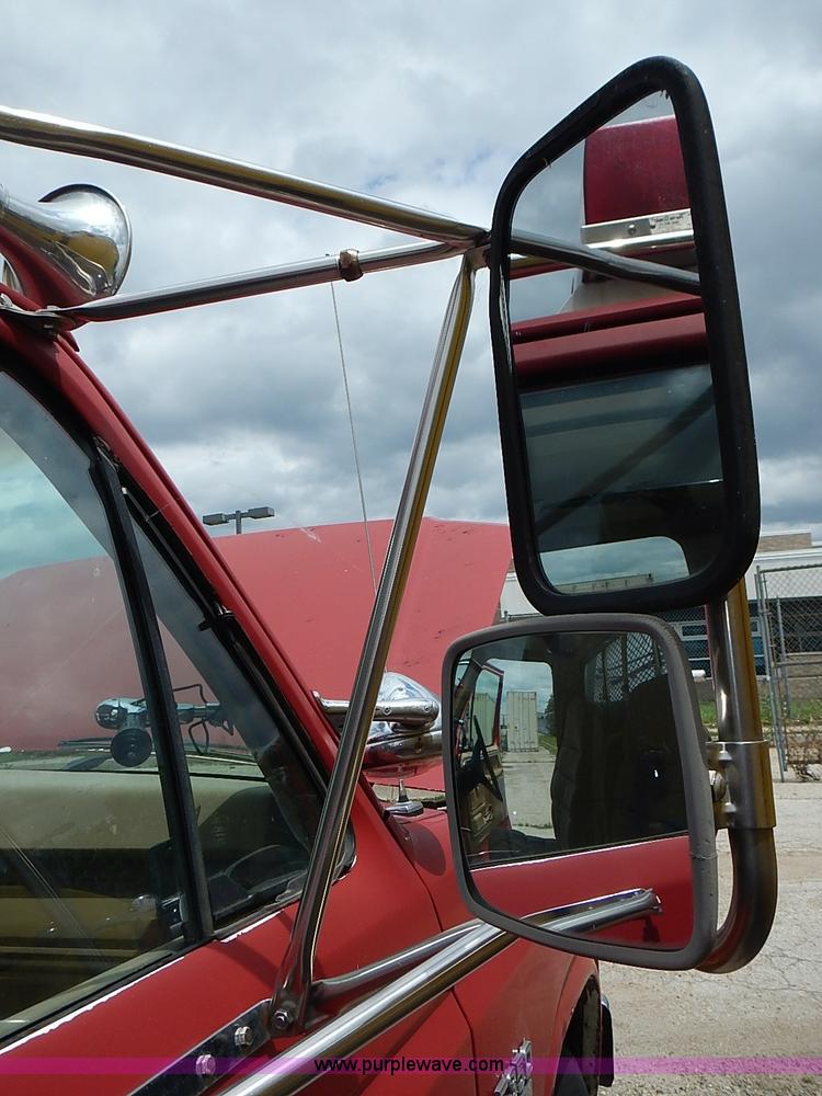 image for item J1230 1984 Ford F350 flatbed truck