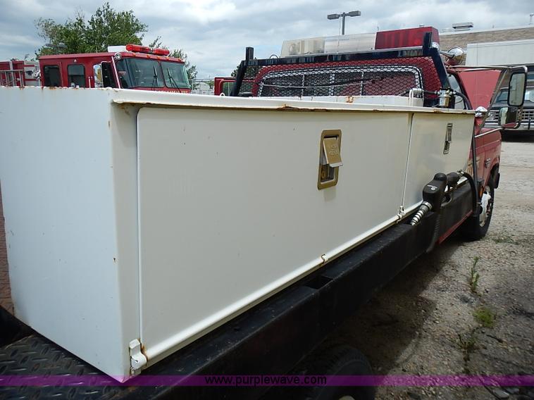 image for item J1230 1984 Ford F350 flatbed truck