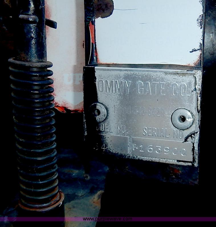 image for item J1230 1984 Ford F350 flatbed truck