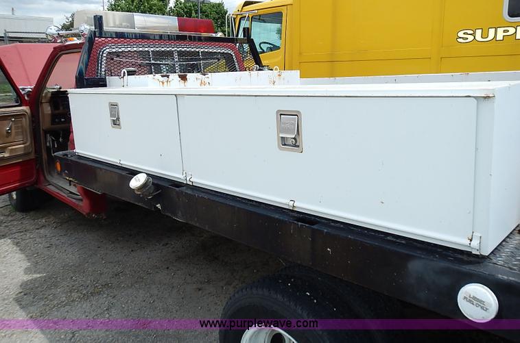 image for item J1230 1984 Ford F350 flatbed truck