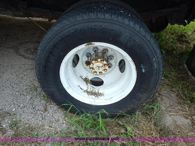 image for item J1230 1984 Ford F350 flatbed truck