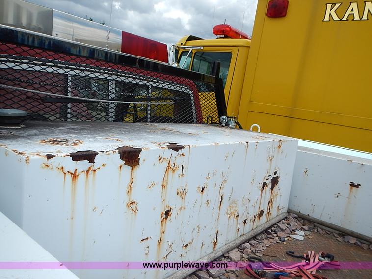 image for item J1230 1984 Ford F350 flatbed truck