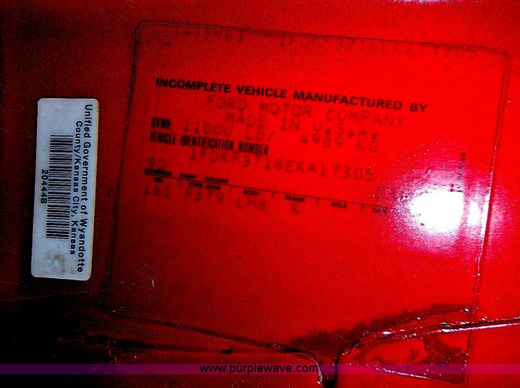 image for item J1230 1984 Ford F350 flatbed truck