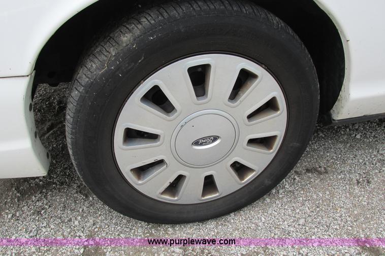 image for item J2185 2006 Ford Crown Victoria Police Interceptor