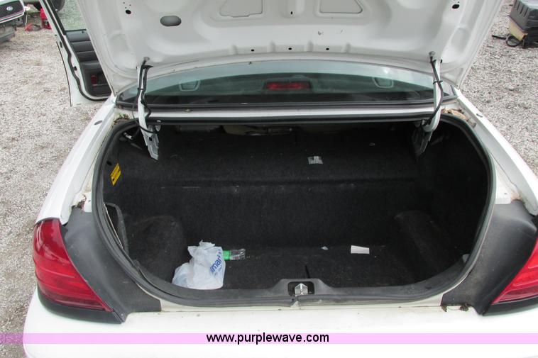 image for item J2185 2006 Ford Crown Victoria Police Interceptor