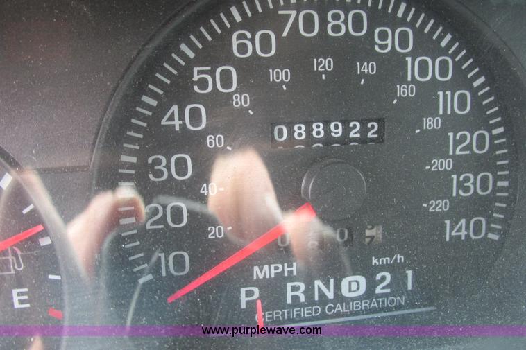 image for item J2199 2003 Ford Crown Victoria Police Interceptor