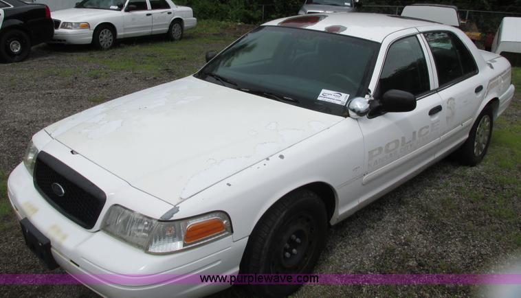 image for item J2200 2005 Ford Crown Victoria Police Interceptor