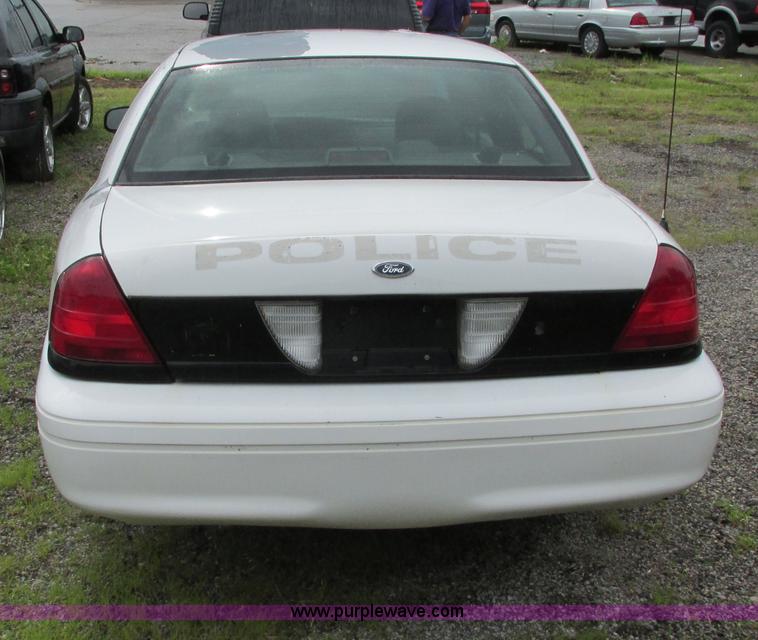 image for item J2200 2005 Ford Crown Victoria Police Interceptor