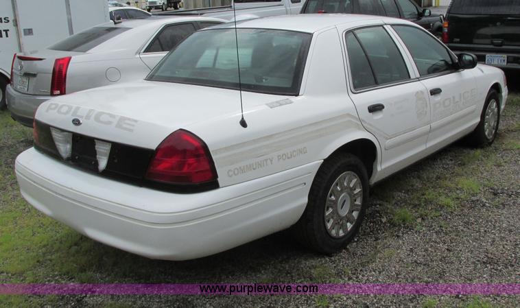 image for item J2200 2005 Ford Crown Victoria Police Interceptor