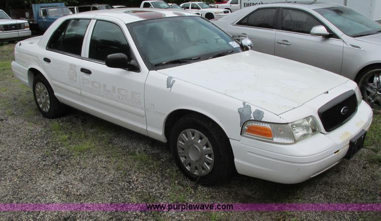 image for item J2200 2005 Ford Crown Victoria Police Interceptor