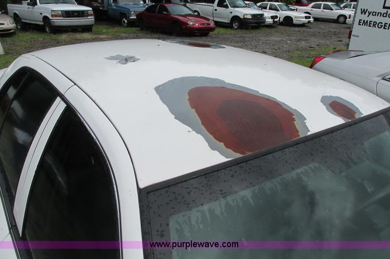 image for item J2200 2005 Ford Crown Victoria Police Interceptor