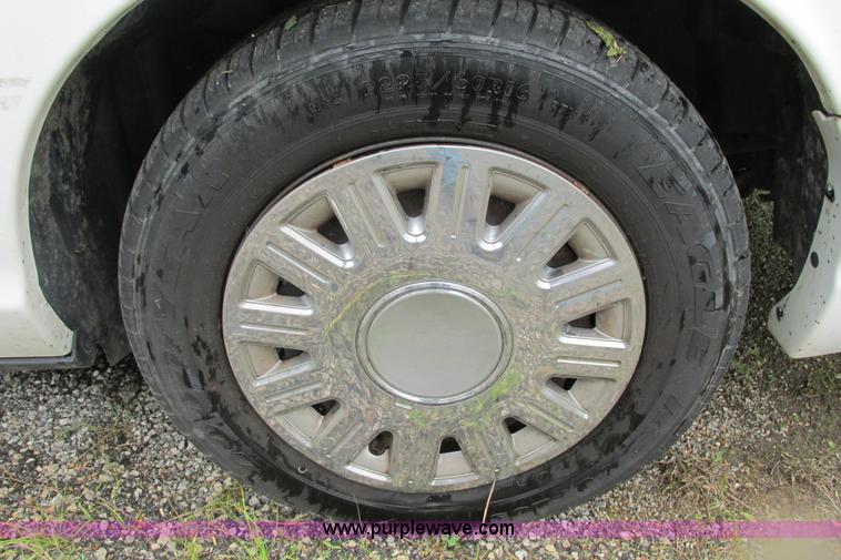 image for item J2200 2005 Ford Crown Victoria Police Interceptor