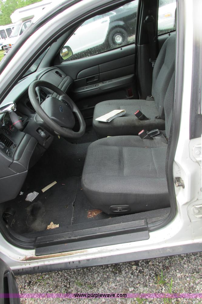 image for item J2200 2005 Ford Crown Victoria Police Interceptor