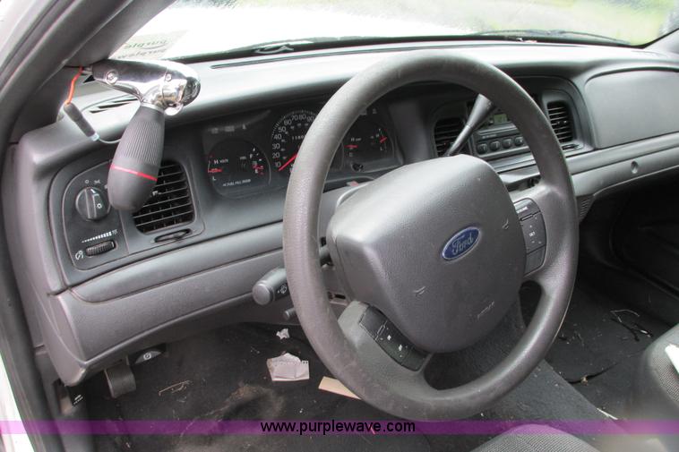 image for item J2200 2005 Ford Crown Victoria Police Interceptor