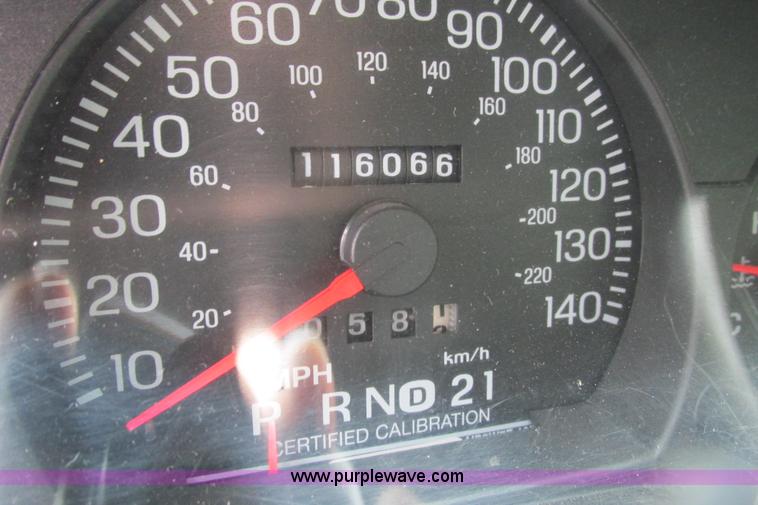 image for item J2200 2005 Ford Crown Victoria Police Interceptor