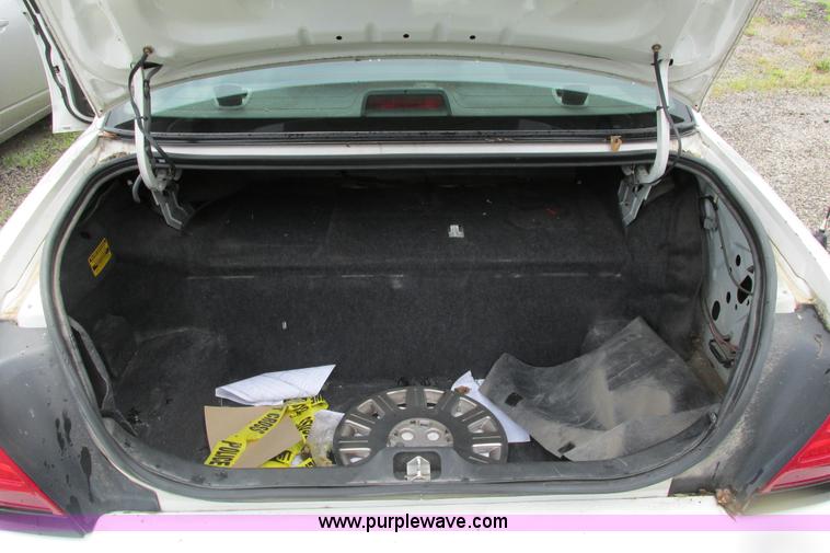 image for item J2200 2005 Ford Crown Victoria Police Interceptor