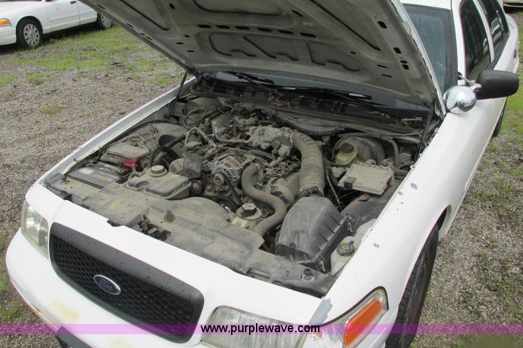 image for item J2200 2005 Ford Crown Victoria Police Interceptor