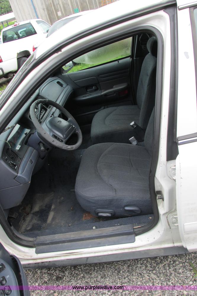 image for item J2201 2000 Ford Crown Victoria Police Interceptor