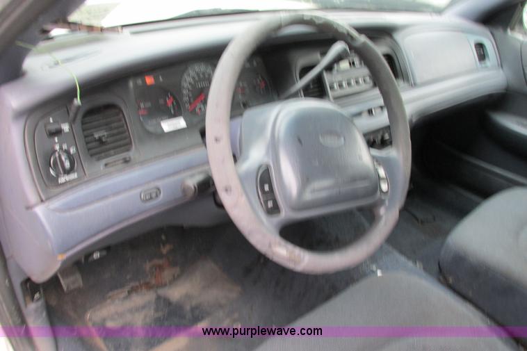 image for item J2201 2000 Ford Crown Victoria Police Interceptor