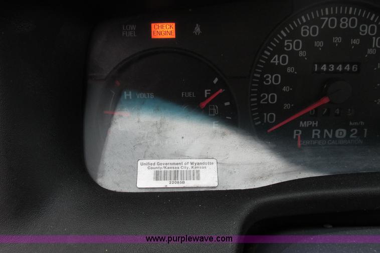 image for item J2201 2000 Ford Crown Victoria Police Interceptor