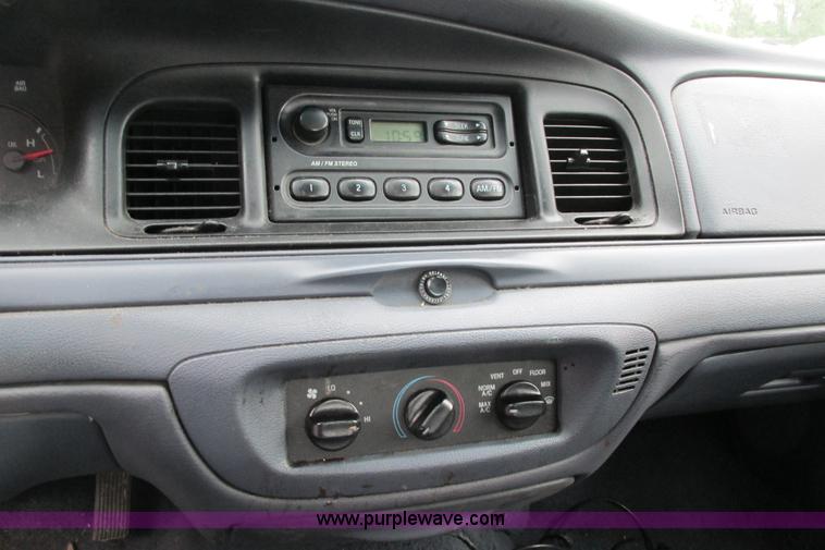 image for item J2201 2000 Ford Crown Victoria Police Interceptor