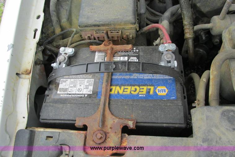 image for item J2201 2000 Ford Crown Victoria Police Interceptor