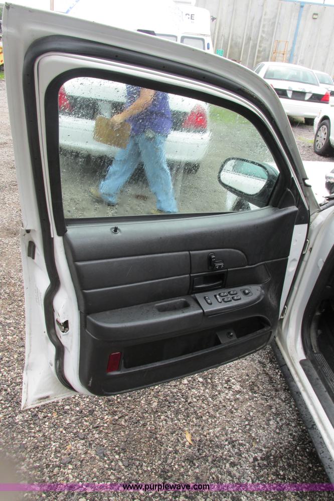 image for item J2204 2008 Ford Crown Victoria Police Interceptor