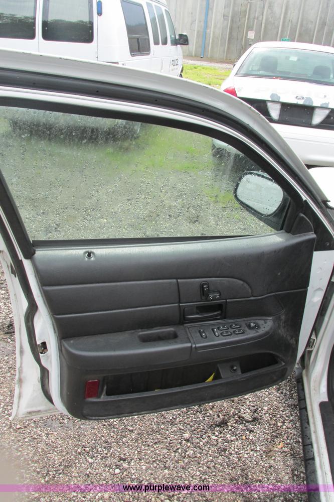 image for item J2205 2008 Ford Crown Victoria Police Interceptor