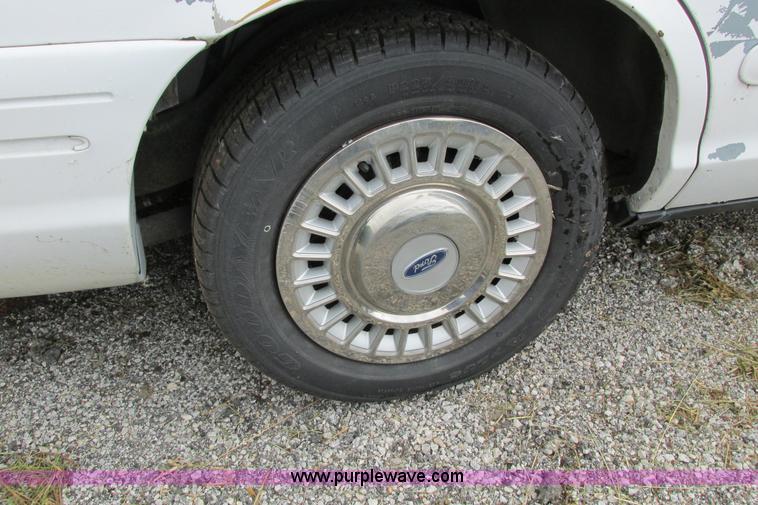 image for item J2206 2002 Ford Crown Victoria Police Interceptor