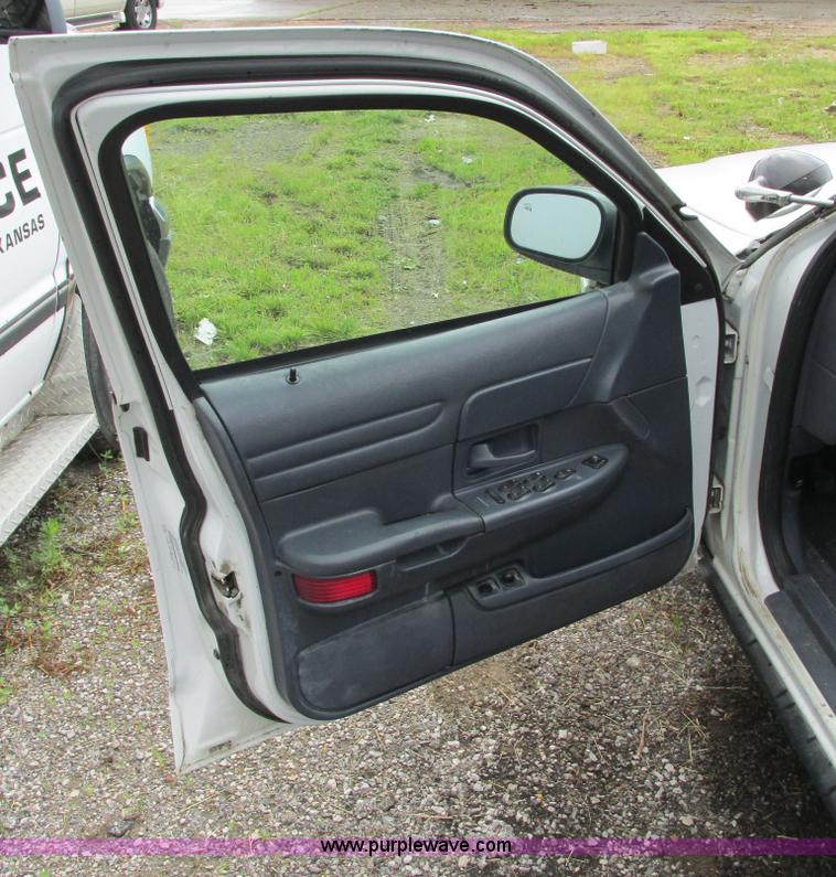 image for item J2206 2002 Ford Crown Victoria Police Interceptor