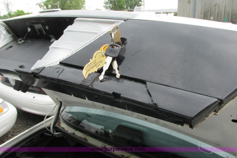 image for item J2206 2002 Ford Crown Victoria Police Interceptor