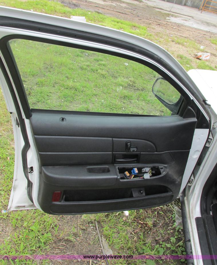image for item J2210 2008 Ford Crown Victoria Police Interceptor
